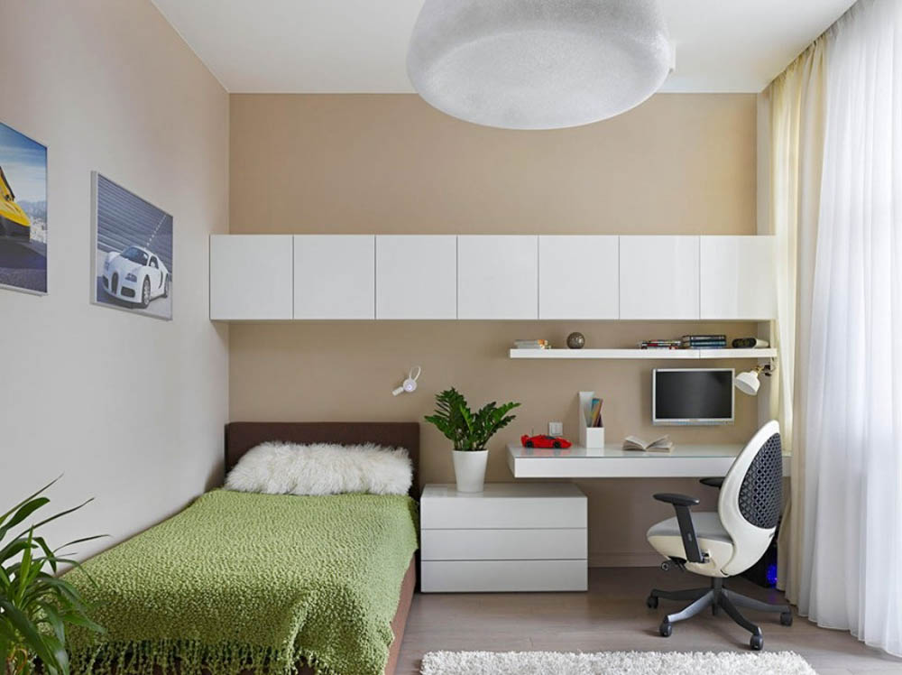 Phòng ngủ nhỏ bố trí bàn học đơn giản gần cửa sổ, gường ngủ đơn