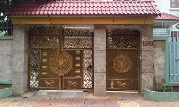 Một mẫu cổng mang phong cách phương Đông đặc trưng
