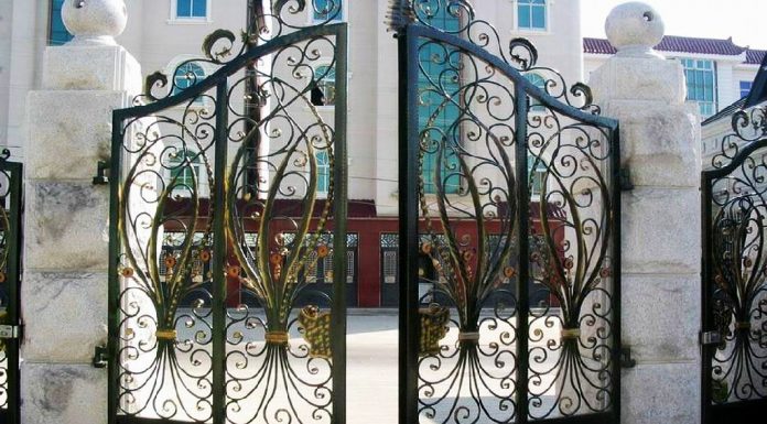 Mẫu cổng sắt họa tiết hoa cỏ