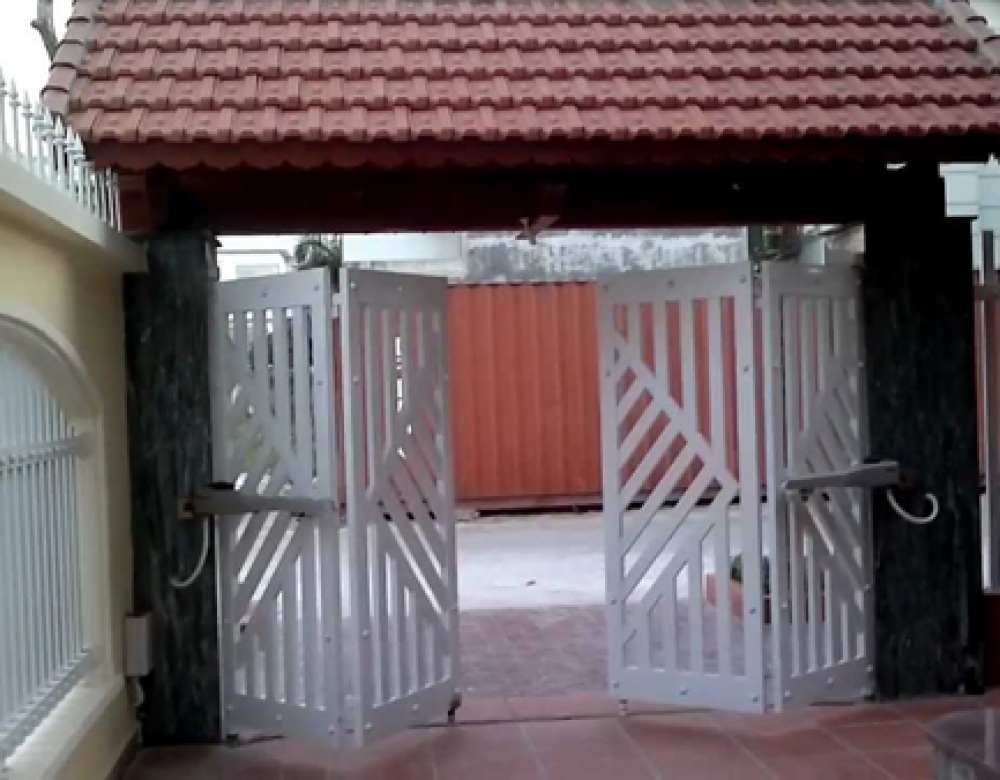 cửa cổng sắt 4 cánh ưa chuộng