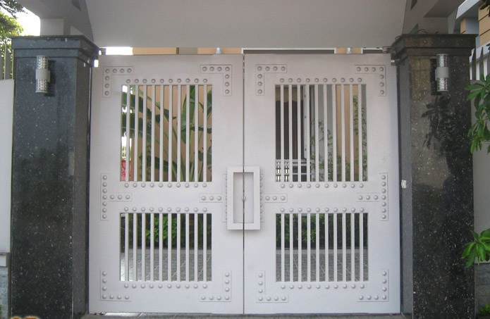Mẫu cổng sắt vuông hộp 2 cánh cho nhà biệt thự