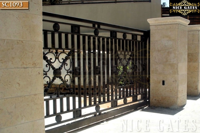 Mẫu cửa cổng sắt kéo thiết kế đẹp mắt, tạo nét thẩm mỹ cao thích hộp cho các biệt thự 