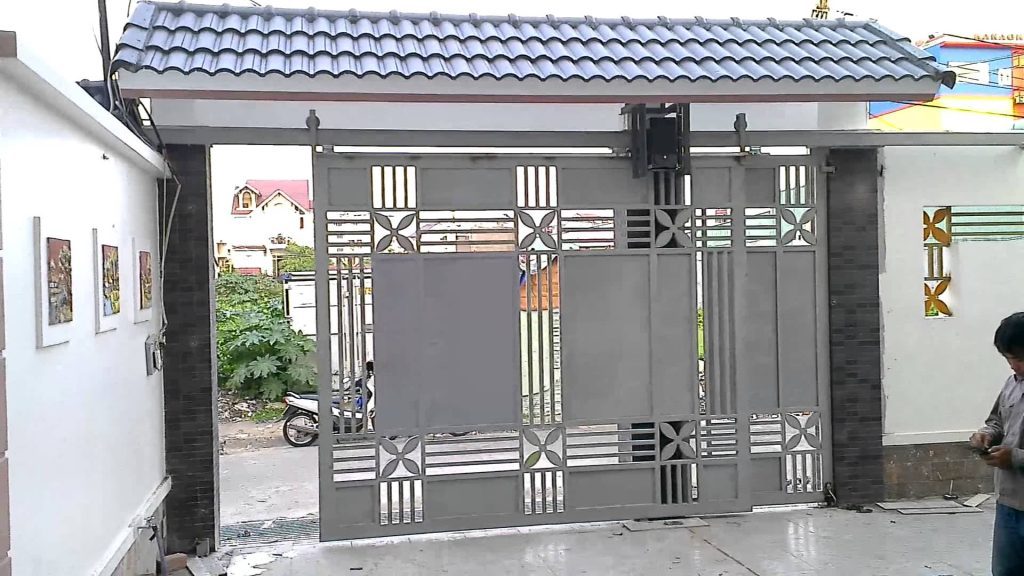 Mẫu cửa cổng lùa thiết kế đẹp tạo nét thẩm mỹ cao cho ngôi nhà thích hợp với các nhà cổng lớn