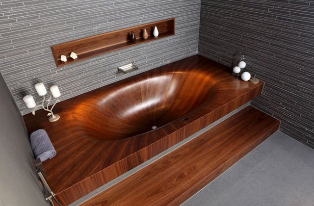 Bồn tắm bằng gỗ luôn tạo nên nét cổ điển và thanh nhã cho phòng tắm.
