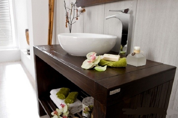 Các mẫu quầy gỗ nhà tắm đơn giản luôn đem lại sự nhẹ nhàng, dễ chịu.